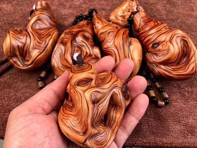 崖柏手把件,原來還可以這么美,會讓人愛不釋手的